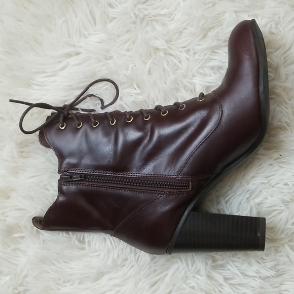 Liz Claiborne Chocolate Leather High Heel Lace Up Chunky Heel Booties Size 8.5 - Picture 8 of 8